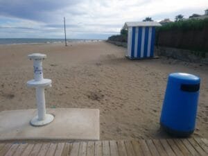 Les bovetes denia alicante servicios Playa Les bovetes Denia Alicante servicios papelera y limpia pies