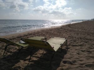 Playa de Les Marines arena amacas