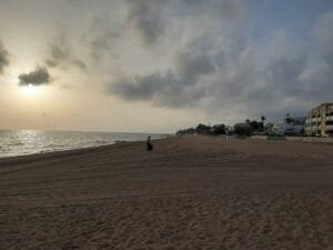 Playa de Les Marines arena limpia