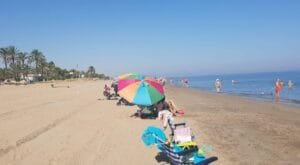 Playa de Les Marines temporada alta