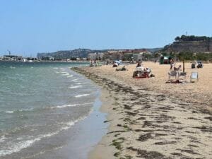 Playa punta del Raset Denia Alicante Panoramica con gente