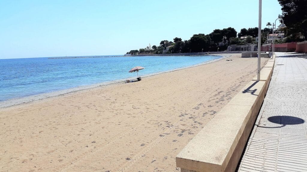 paseo de las rotas la marienta cassiana 2 vista de la playa marineta cassiana desde el paseo