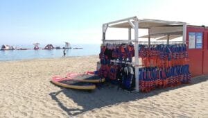 playa punta del Raset en Denia parque acuatico caseta