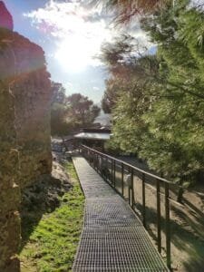 pasarela de peaotenes del castillo de Denia
