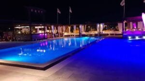 Discoteca zensa denia piscina piscina y terraza de Zensa por la noche en la marina de Denia