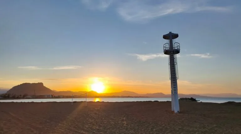Playa de Les Marines 4 playa els Molins Denia en un bonito atardecer