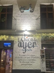 Pub la chica de ayer Denia pub la chica de ayer en la calle la mar Denia