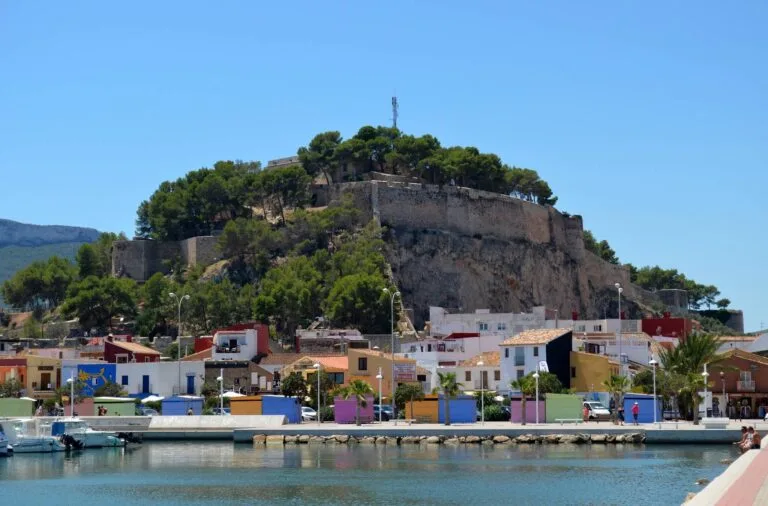 castillo de Denia desde el puerto