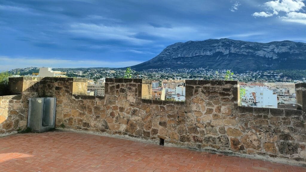 vistas del montgo desde la muralla del castillo de Denia