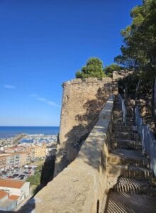 vistas de la muralla del castillo de Denia