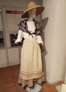 Museo Etnológico de Denia traje de la epoca