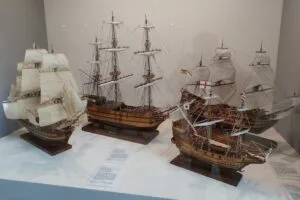 Museo de la Mar Denia Exposición maquetas de varios barcos y galeones