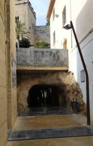 Tunel del castillo de Denia entrada por la Plaza del Consell