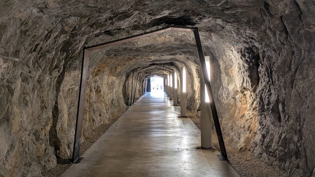Tunel del castillo de Denia interior