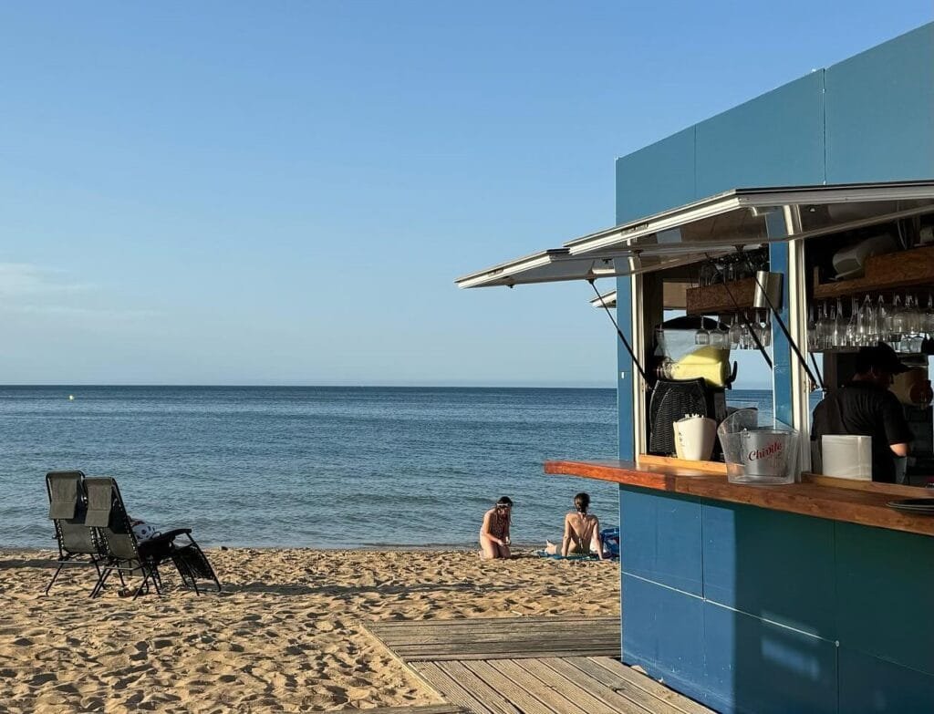 Descubre los mejores chiringuitos en las playas de Dénia: ¡Tu guía imprescindible para el verano! 2 chiringuito en Denia