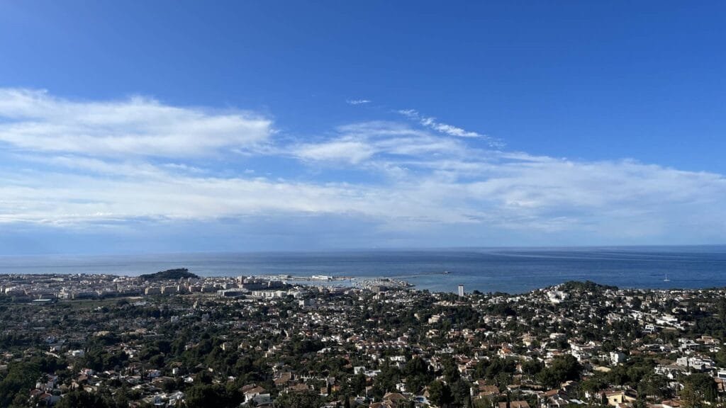 El tiempo en Denia hoy: Clima, estaciones y mejor epoca para visitar 2 imagen de Denia desde el Camino de las colonias con el tiempo en Denia hoy