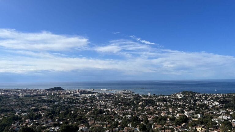 imagen de Denia desde el Camino de las colonias con el tiempo en Denia hoy