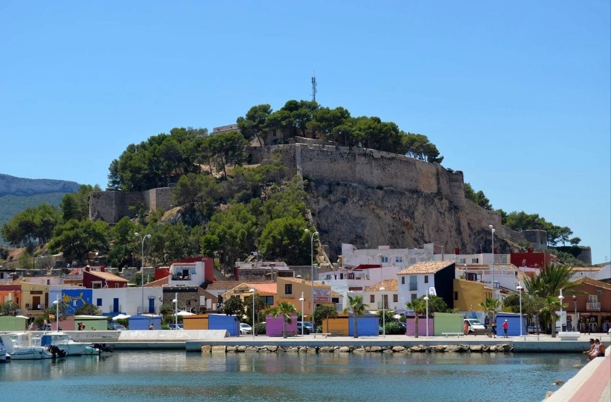 Castillo de Denia desde el puerto